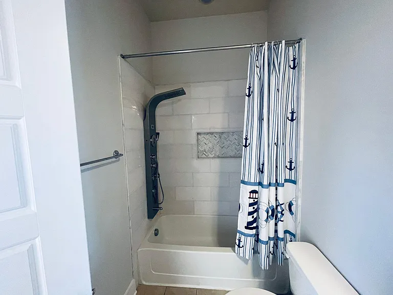 911 E 8th St #911 — Photo 11