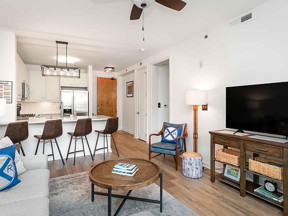 4th image of 200 Manufacturers Rd APT 219