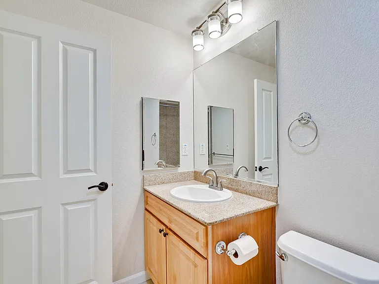 Encinal Place Apartments — Photo 33