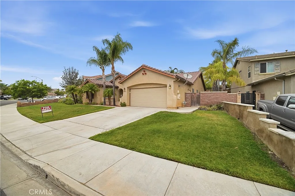 4 bed, 2.5 bath, 2444 sqft, $3,500 — Photo 2