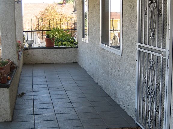 2nd image of 2523 Alta St