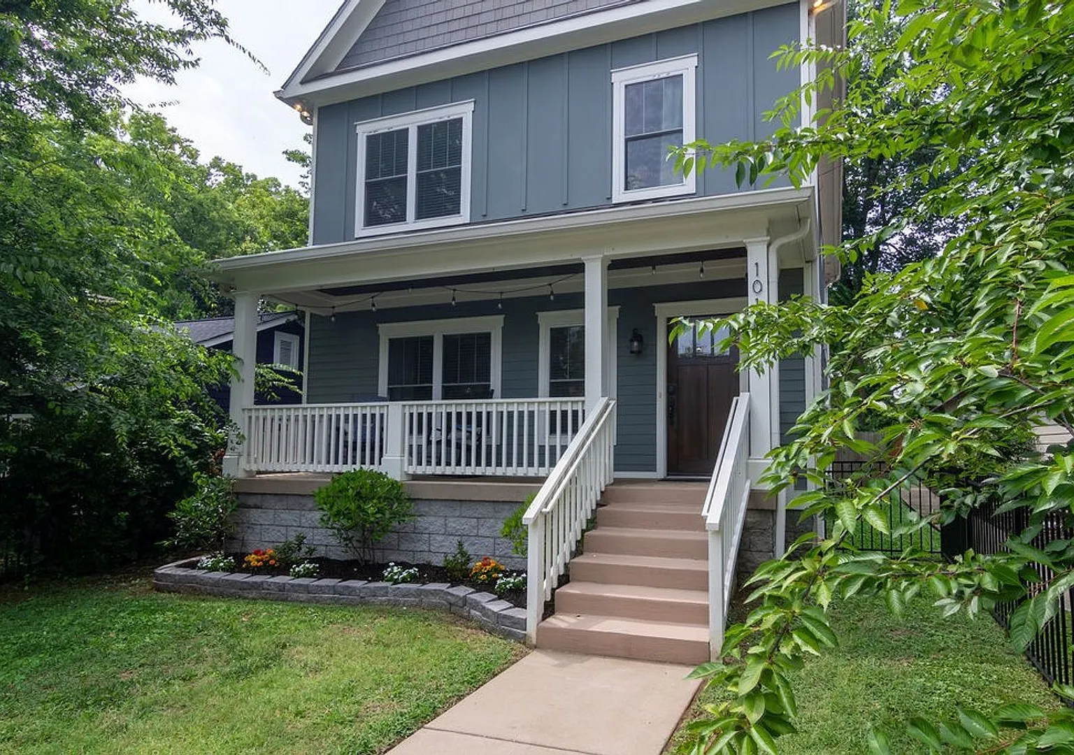 Great cottage house just off Ellington Pkwy-close to downtown! — Photo 1