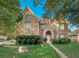 820 Tradonna Ln, Hurst, TX 76054
