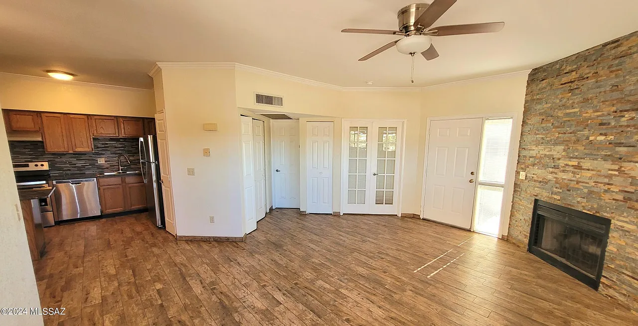 1 bed, 706 sqft, $999 — Photo 1