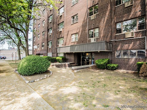 2nd image of 4600 N Cumberland Ave Unit 402