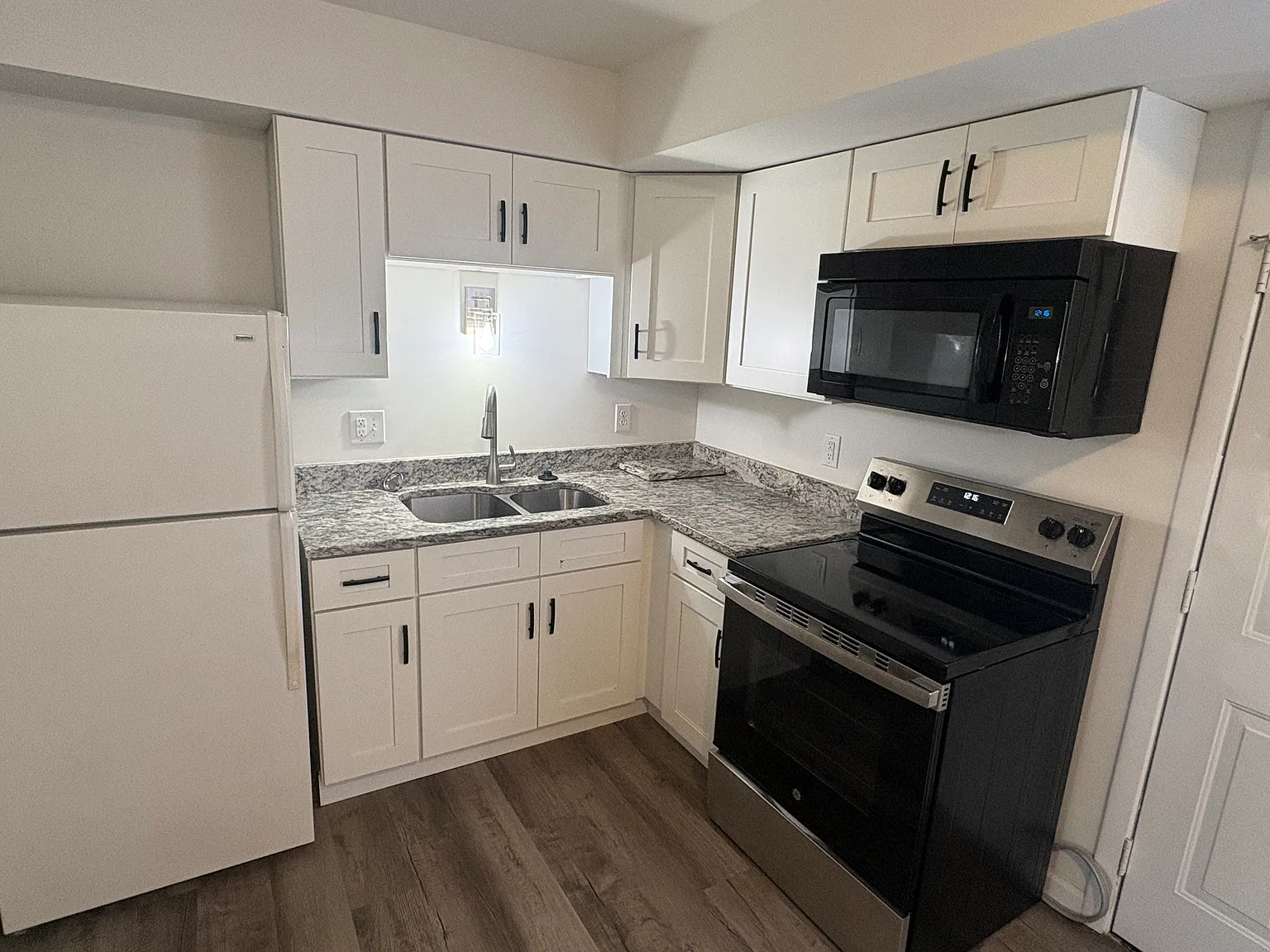 2 bed, 1.5 bath, 1200 sqft, $1,300 — Photo 2
