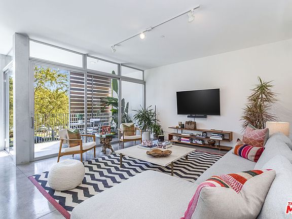5th image of 901 Hancock Ave Unit 206