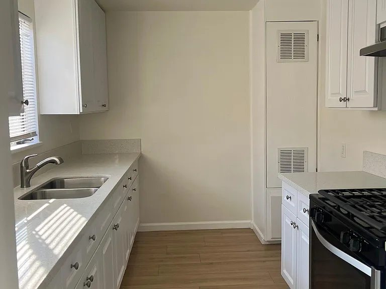 933 W Angeleno Ave #933 — Photo 2