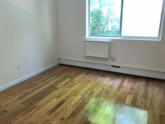 4th image of 7622 Grand Central Pkwy APT 2L