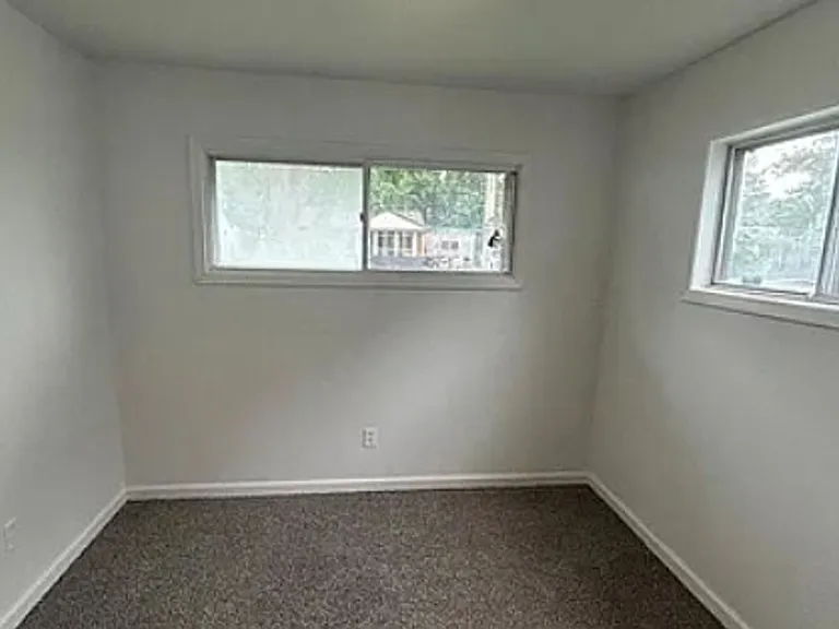 117 Kenneth Ave — Photo 4
