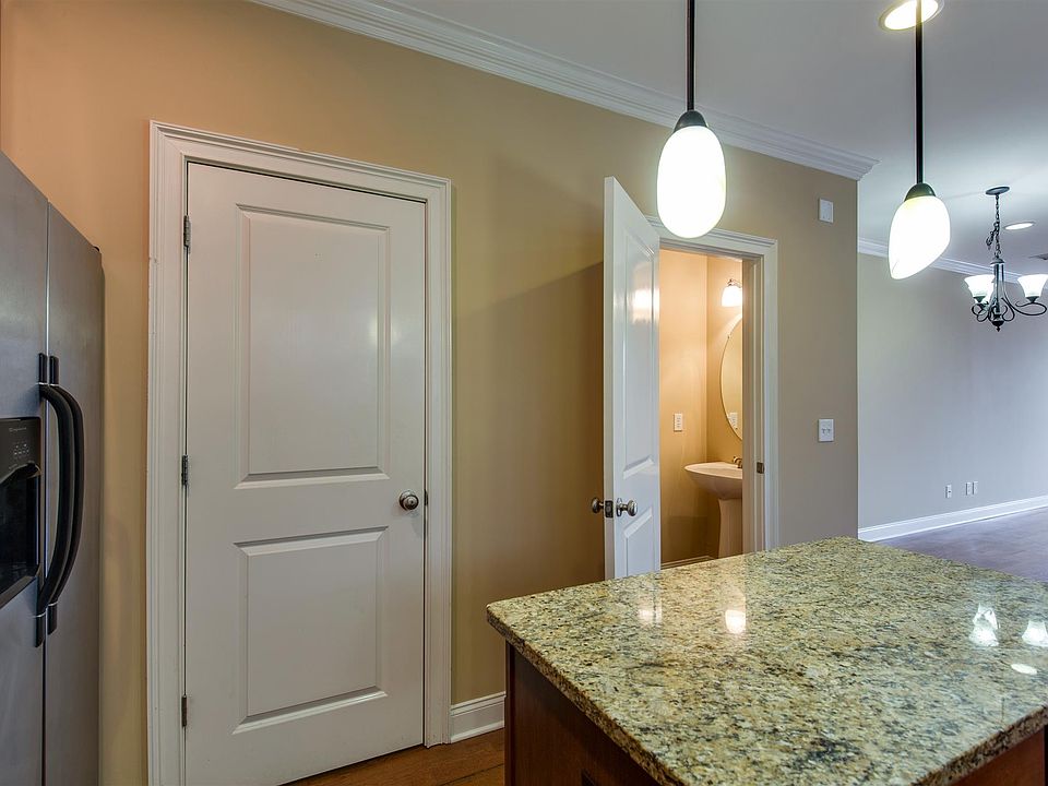 2nd image of 2112 Acklen Ave #208
