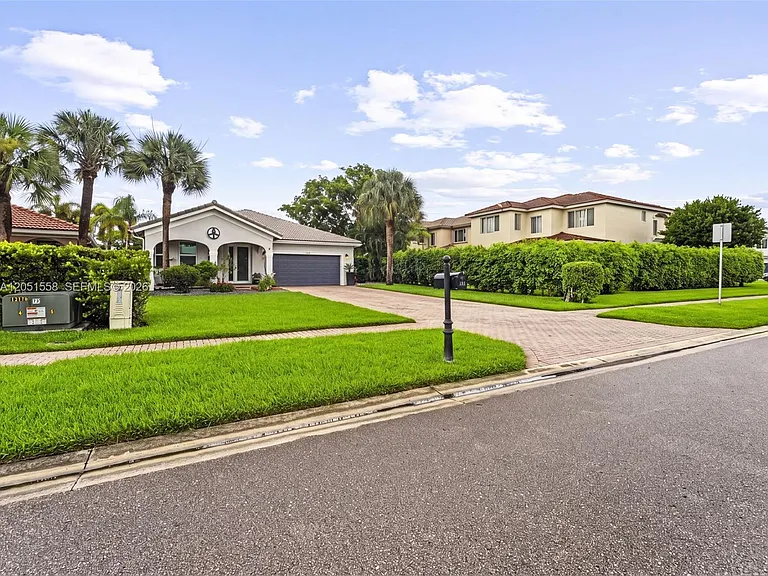 135 Catania Way — Photo 38