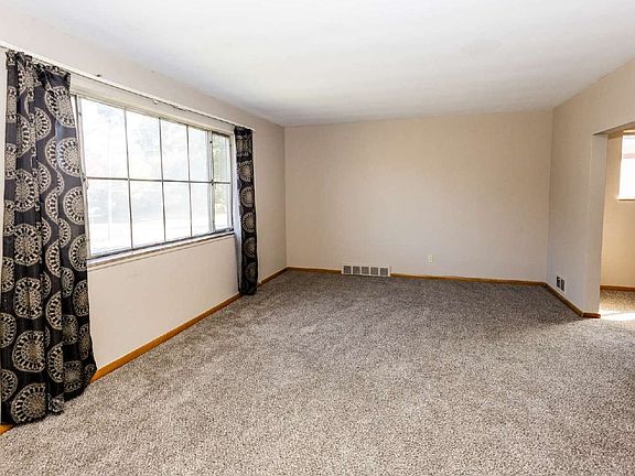 2nd image of 17618 Chagrin Blvd Unit 2
