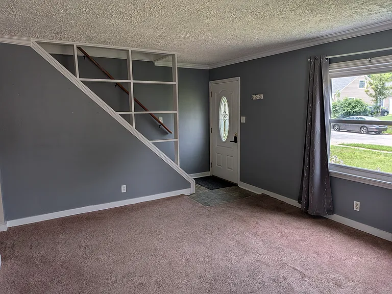 1436 Curtis Ave — Photo 3