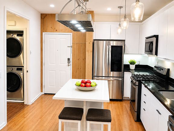 2nd image of 1901 Victoria Ave #105
