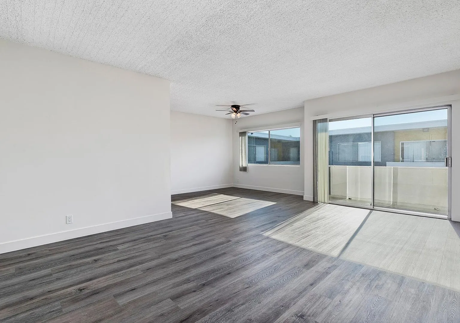 Addison Arms Apartments — Photo 2