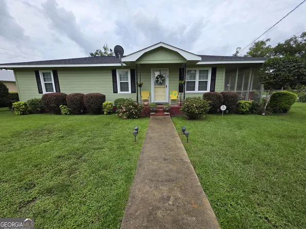 9 Pecan Dr, Hazlehurst, GA 31539