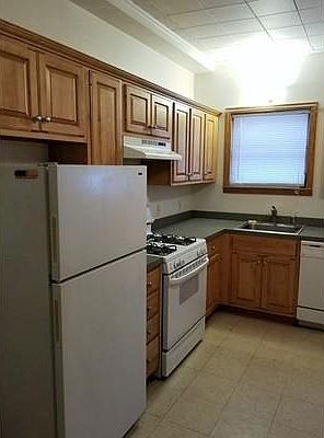 3rd image of 61 Garfield St #61