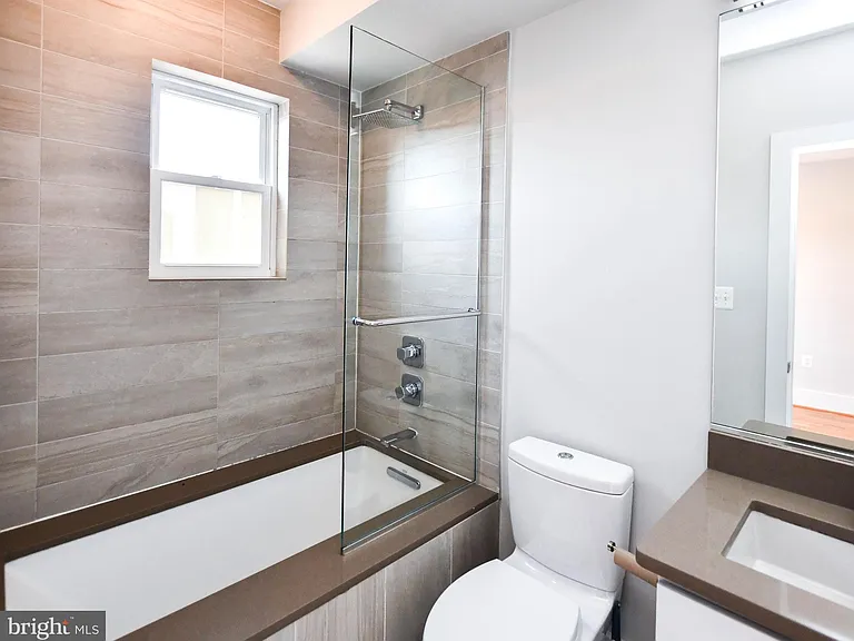913 Quincy St NE #3 — Photo 24