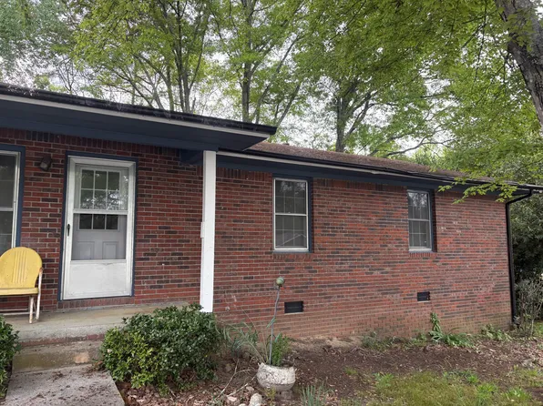 448 S Broad St, Toccoa, GA 30577