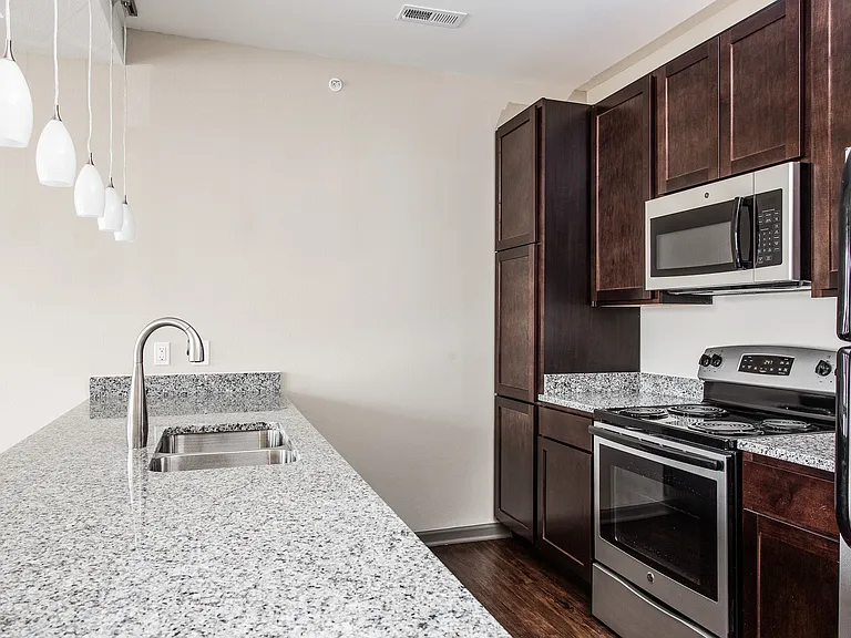 Bella Vista Apartments — Photo 14