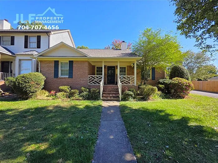 3 bed, 2.0 bath, 1733 sqft, $1,800 — Photo 1