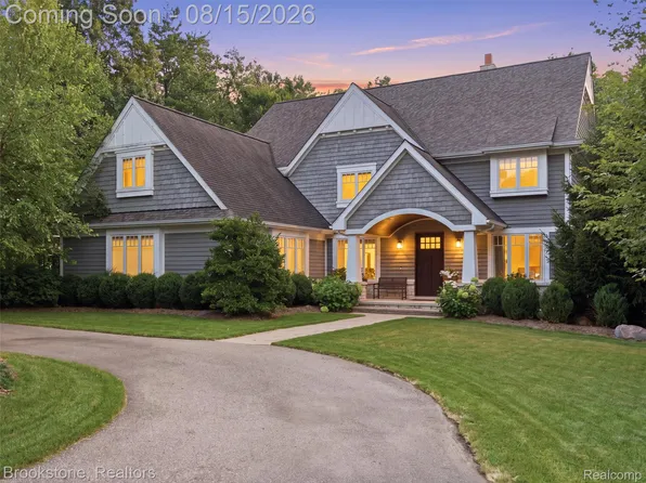 7655 Maple Ridge Ct, Clarkston, MI 48346
