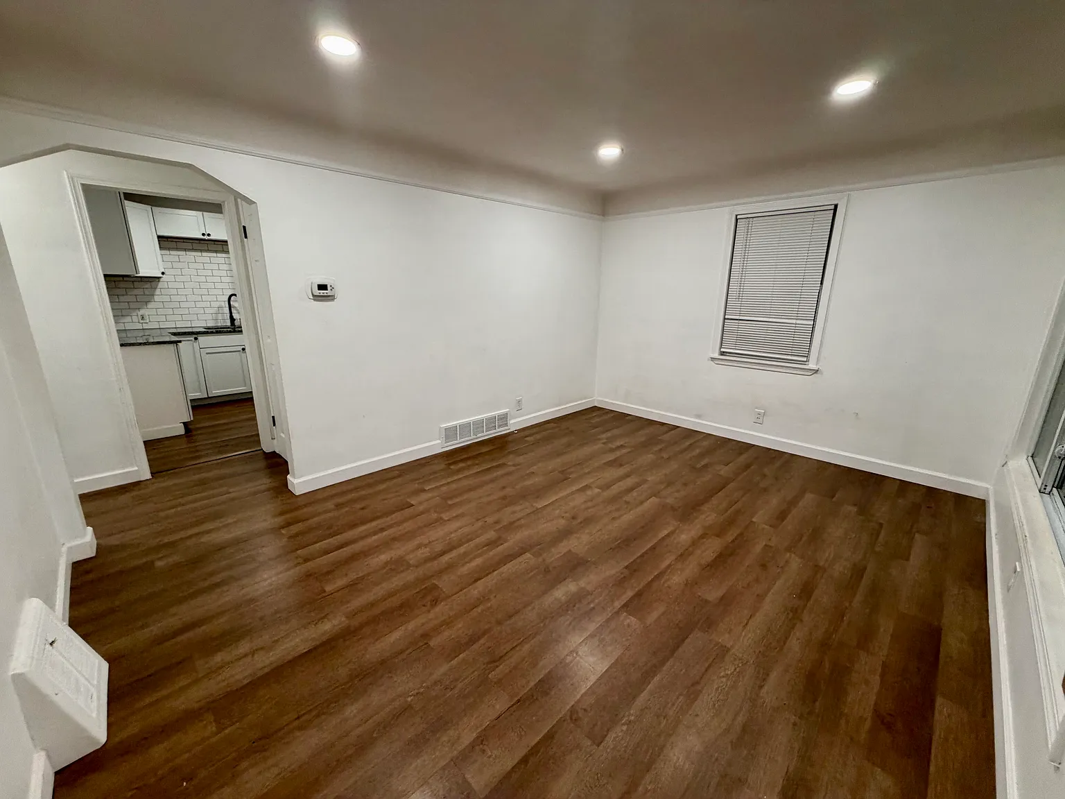 3 bed, 1042 sqft, $2,100 — Photo 2