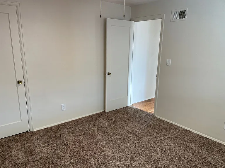 465 N Clarkson St — Photo 7