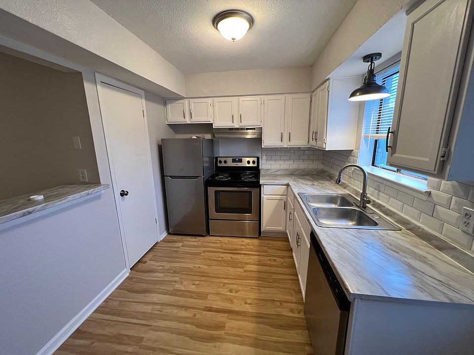 1st image of 2705 Wimbledon Ct