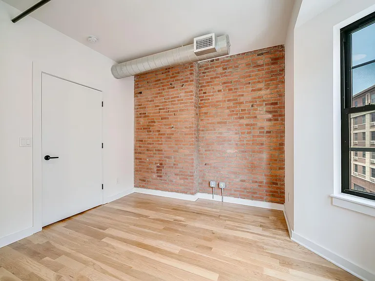 303 1st St #6 — Photo 20