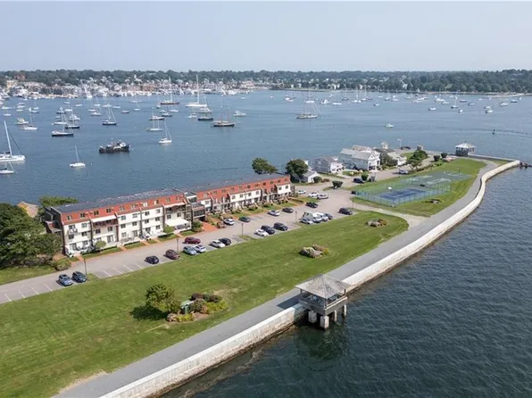 212 America St, Newport, RI 02840