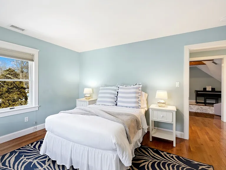 21 Harbor View Ave — Photo 12