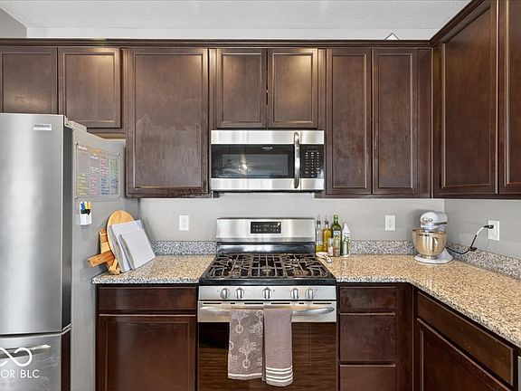 4th image of 275 Longleaf Ln
