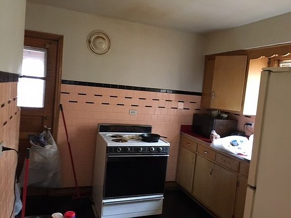 4th image of 7259 S Rockwell St