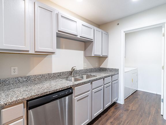 4th image of 2917 Vinyards Parkway #1