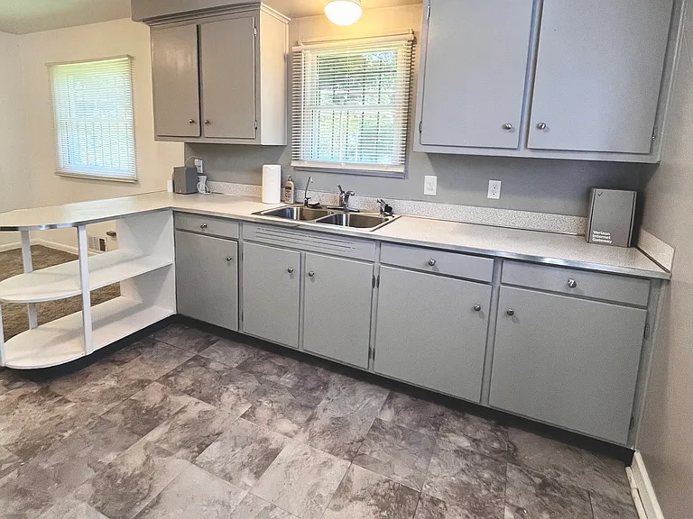 719 W Bundy Ave — Photo 7