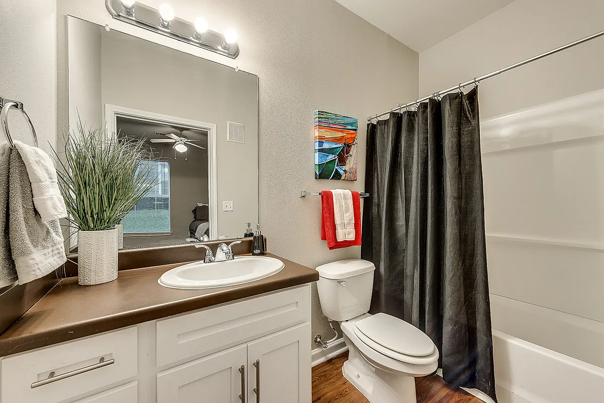 The Encore at Sam Houston - Student Living Priced Per Room — Photo 4
