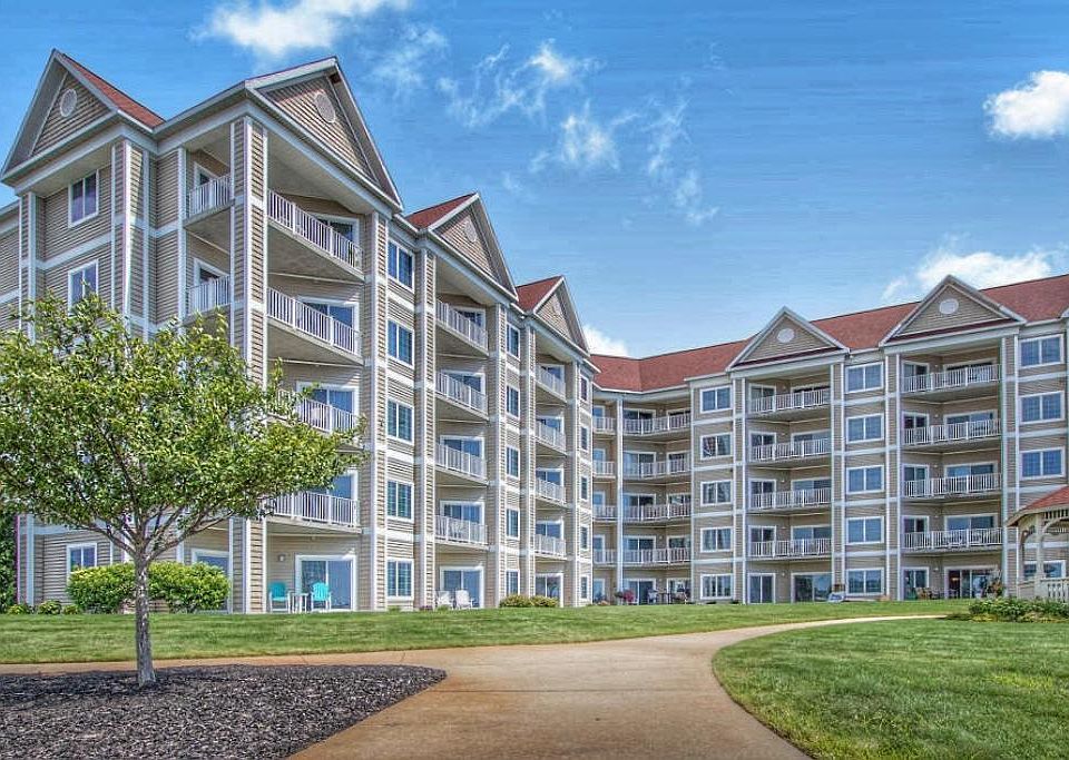 1st image of 238 Lakeside Dr #238