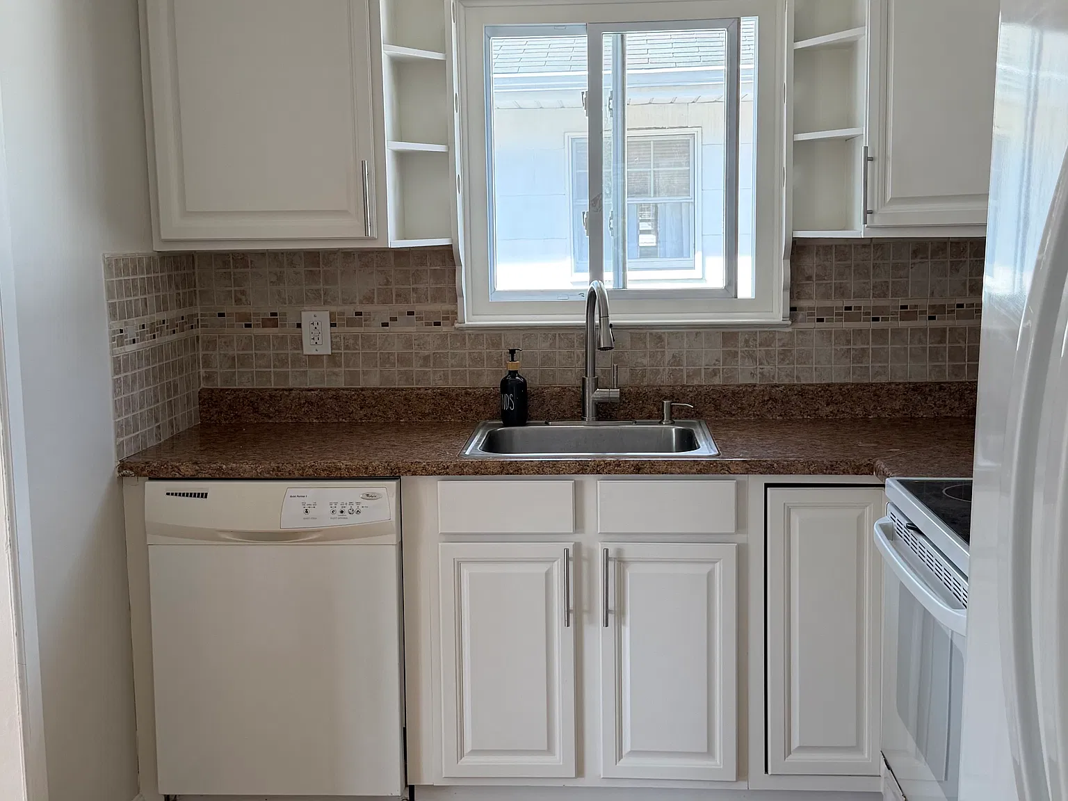 Riviera Pkwy, Lindenhurst — Photo 4