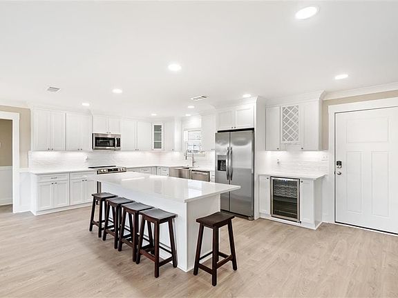 5th image of 109 Quebec Ct
