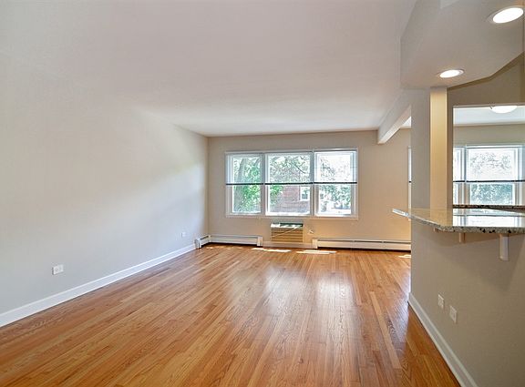 2nd image of 2724 W Berwyn Ave APT 2B