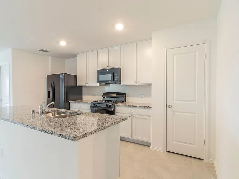 1122 Arborwood Dr — Photo 4