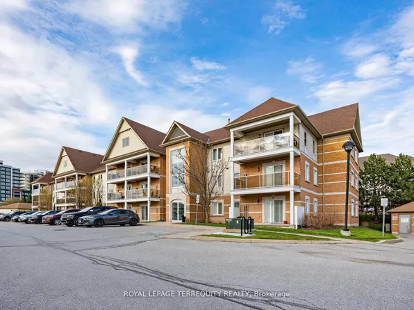 124 Aspen Springs Dr #102, Clarington, ON L1C 0G8