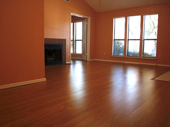 4th image of 3015 Hilltop Dr