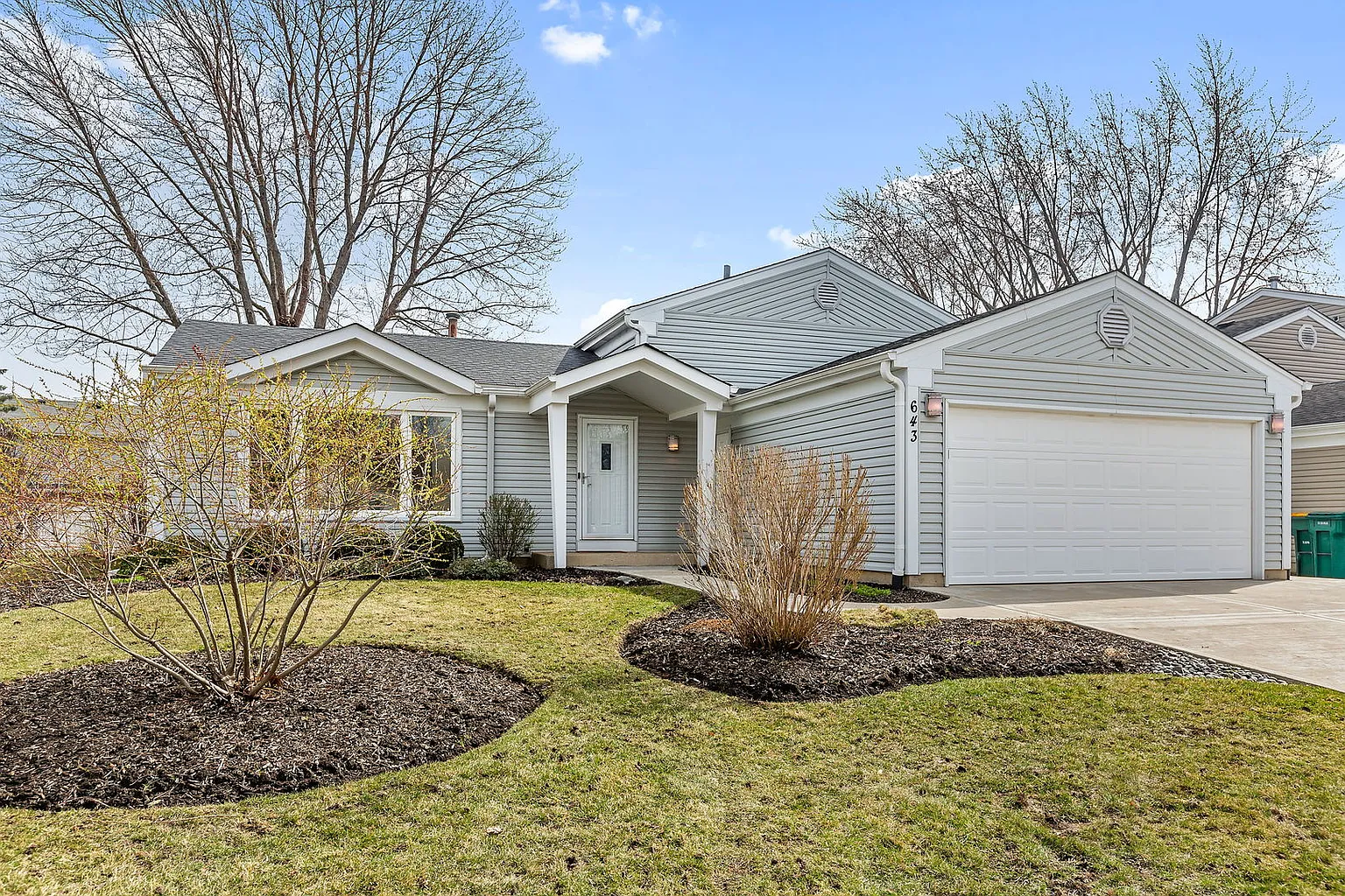 643 Caren Dr photo 1