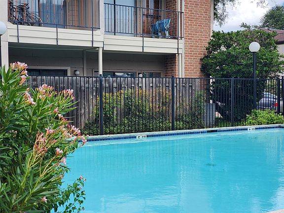 2nd image of 1818 Augusta Dr APT 29