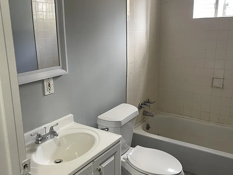 2162 Montrose Ave SE — Photo 11