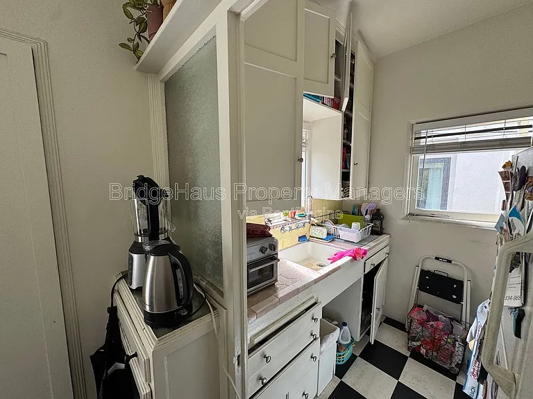 2660 6th Ave — Photo 9