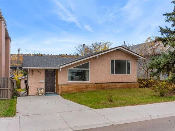 4407 NE Bowness Rd NW, Calgary, AB T3B 0A7